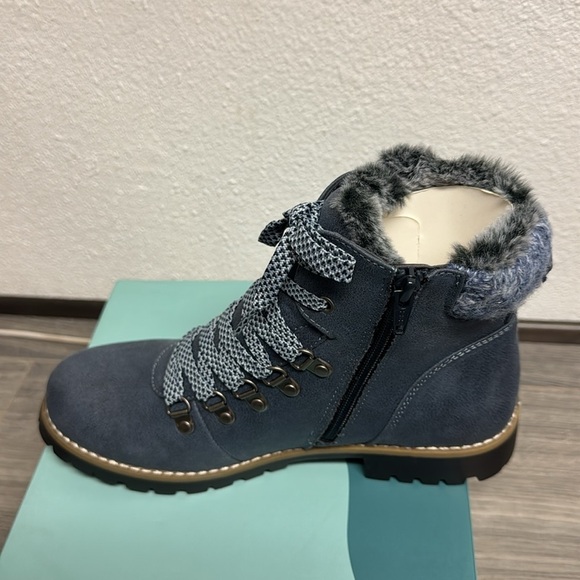 Cliffs by White Mountain Women's Prized Lace-Up Hiker Booties - Picture 6 of 6